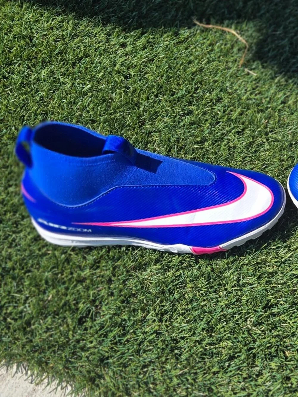Nike Laceless Turf Soccer Shoes Blue White Pink Athletic Cleats Size - 3.5